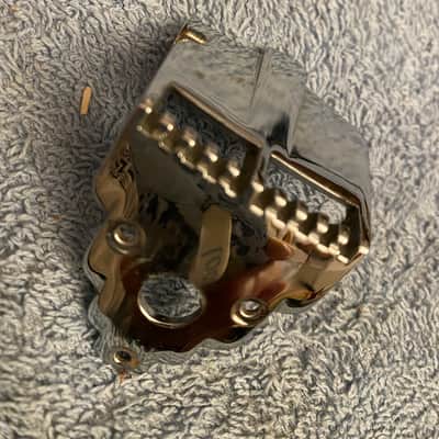 Eastman Cast Mandolin tailpiece 2005 - Chrome image 1