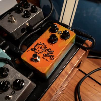 StewMac Sun Fuzz DIY Electric Guitar Pedal Kit, With White Enclosure, Inspired By Analogman Sun Face (12252-W) image 5