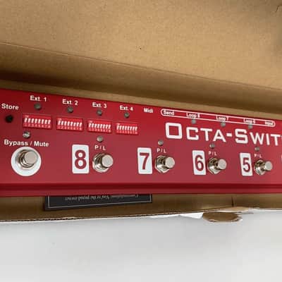 Carl Martin Octa-Switch 'The Strip' 8-Loop 8-Bank Effects Switcher w/ MIDI