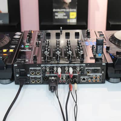 Xvive Dual U3 Wireless System for Audio image 18