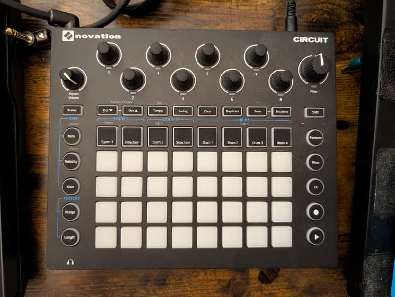 Novation Circuit Groovebox 2015 - 2021 - Black image 1