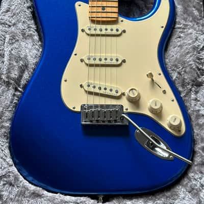 2019 Fender American Ultra Stratocaster Cobra Blue Excellent & Complete image 1