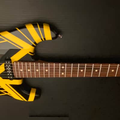 Bumblebee Yellow and Black EVH Build image 2