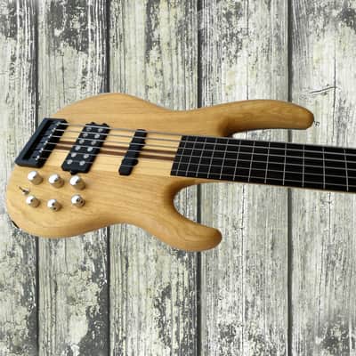 Carvin Custom 6 Fretless Bass Guitar - 6 String - 2002 - Natural image 4