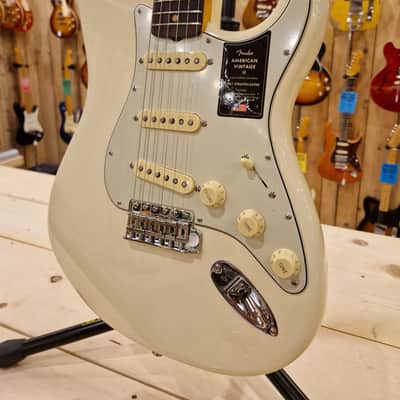 FENDER American Vintage II 1961 Stratocaster, Rosewood Fingerboard, Olympic White image 4