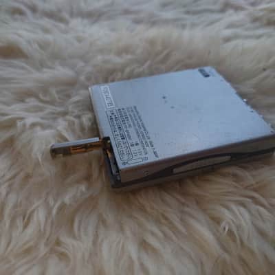 Blue Panasonic Portable MD Player SJ MJ70 with remote image 4