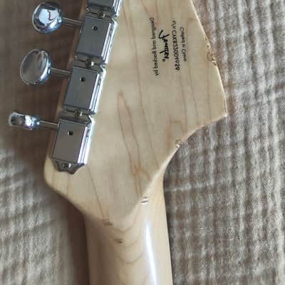 Squier Paranormal Toronado 2021 - Present - 3-Color Sunburst image 12