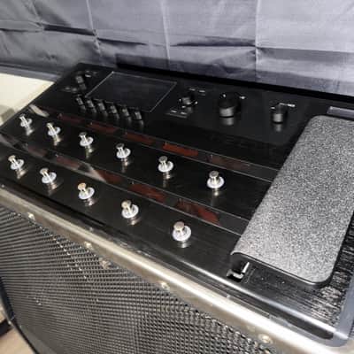 **READ DESCRIPTION** Line 6 Helix Floor 2015 - Present - Black image 5