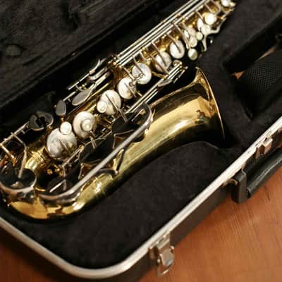 Conn Selmer Alto Selmer M20 Alto w/case - Used Saxophone w/case image 2