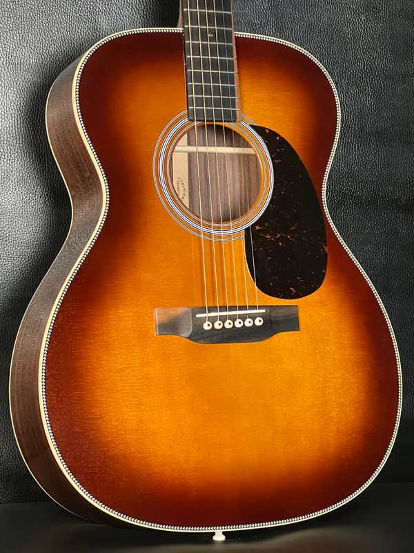 Martin 000-28 2025 - Sunburst image 1