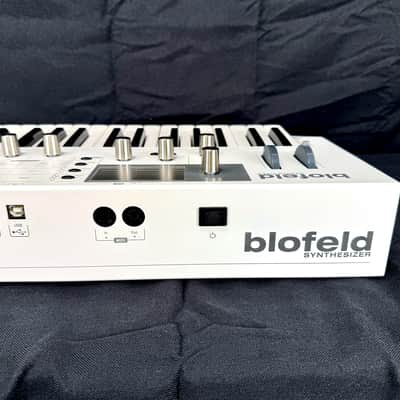 Waldorf Blofeld 49-Key Synthesizer (Classic White) – Mint w/ Box, Manual, PSU, Gator GKB-49 Bag & Pre-Installed Banks image 5