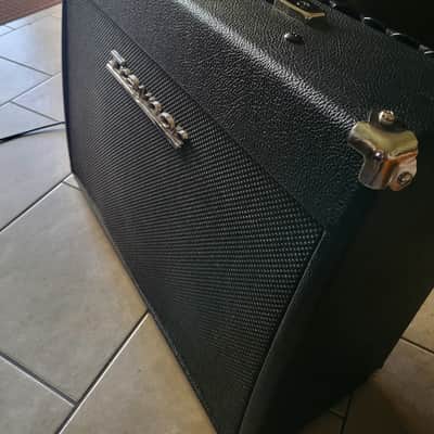 Traynor YCV50B Custom Valve 50-Watt 1x12" Guitar Combo image 12