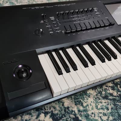 Korg Kronos 73 Synth Workstation with SynthCloud libraries & Carry Bag | 73-Key image 3