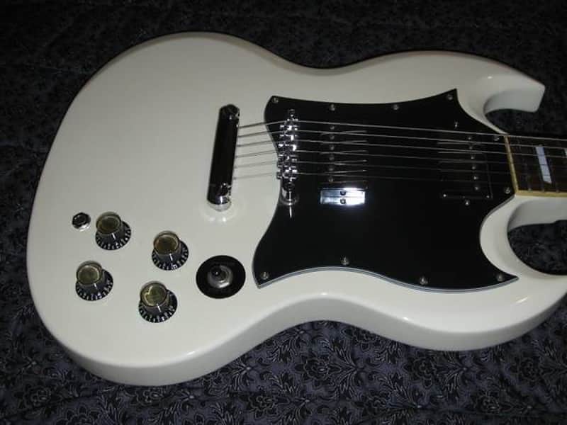 White MIJ Photogenic SG with Gibson deluxe tuners and open book