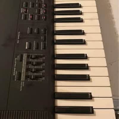 Roland XP-60 61-Key 64-Voice Music Workstation Keyboard 1998 - 2003 - Black