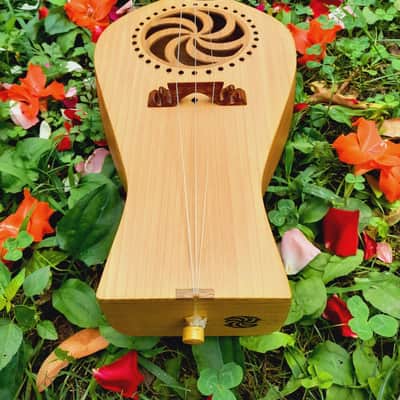 Georgian folk music instrument Panduri | String instrument Panduri | ფანდური | Fanduri image 3