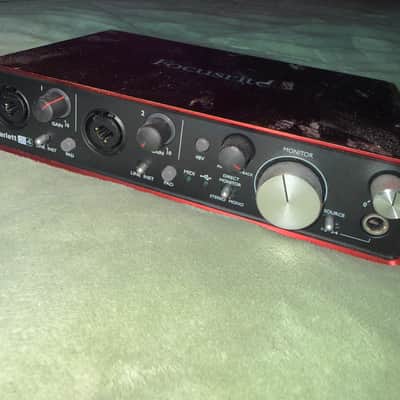 Focusrite Scarlett 2i4 USB 2.0 Audio Interface 2013 - 2016 - Red / Black Bild 2