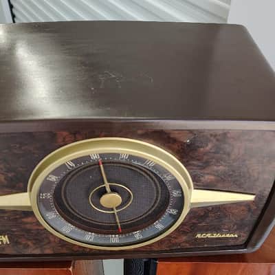 RCA Victor 1951 Model X551 antique radio in very good condition, restored -1 1951 image 2
