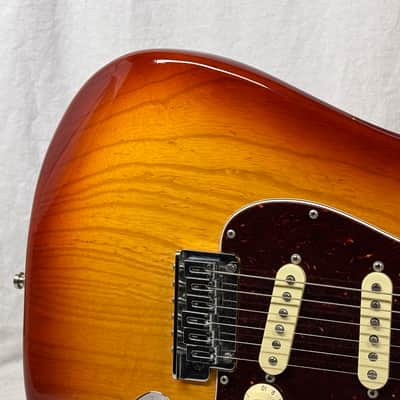 Fender American Stratocaster Guitar with Gator Case 2016 - Sienna Sunburst / Maple neck image 4