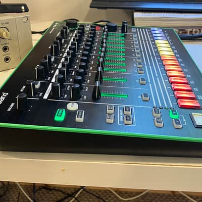 Roland AIRA TR-8 Rhythm Performer Drum Machine 2014 - Present - Black image 4