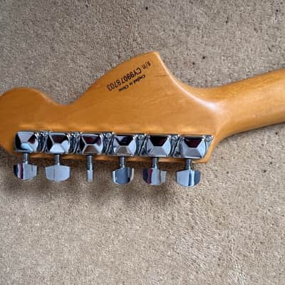Fender Squier Stratocaster 2000 - 3 Colour Sunburst image 4