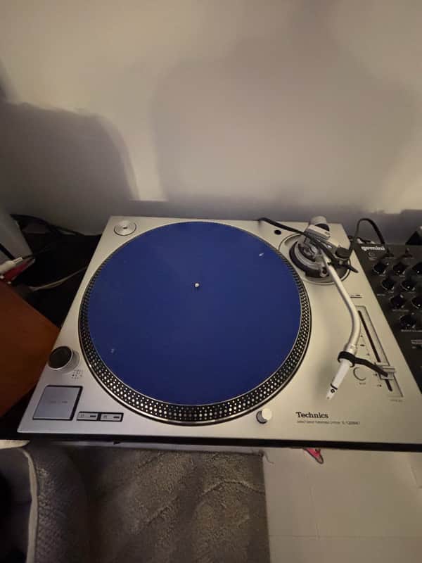 Technics SL-1200MK7 2019 - Present - Silver image 1