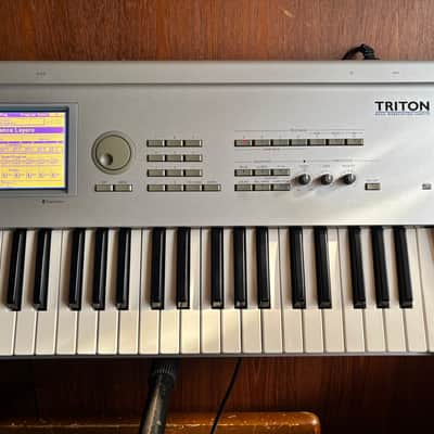 Korg Triton 61 key Music Workstation / Sampler w/ bag image 3