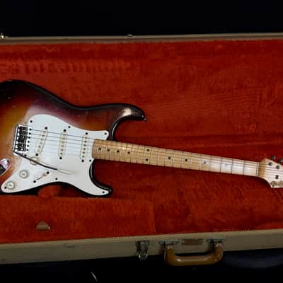 Fender Stratocaster from 1958 in sunburst finish with newer case image 14