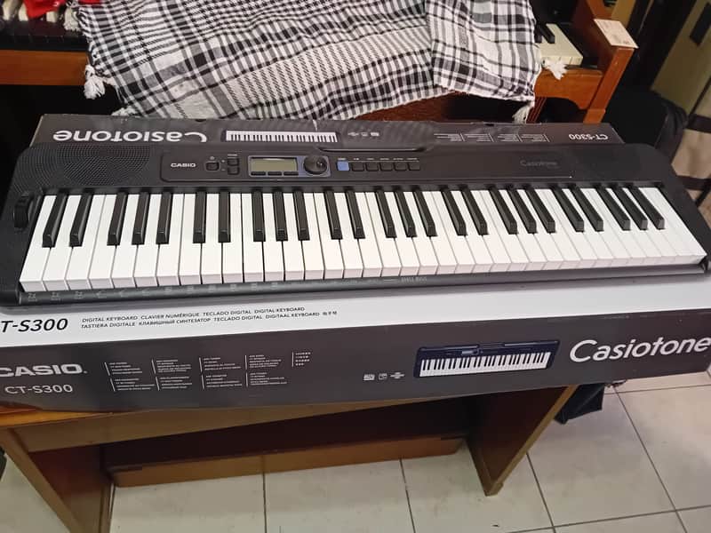 Casio CT-S300 Casiotone 61-Key Portable Keyboard 2010s - Black image 1