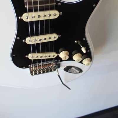 Mint Condition 2026 Fender Player II Stratocaster Electric Guitar - Polar White image 5