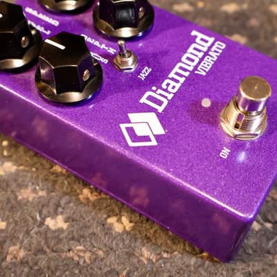 Diamond Vibrato V2 2024 - Present - Purple imagen 3