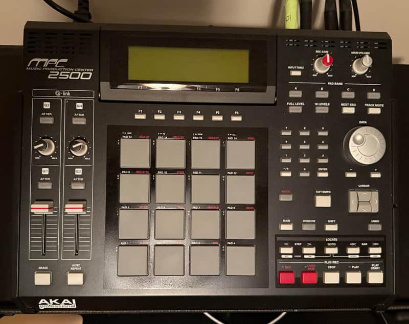 Akai MPC2500 Music Production Center 2005 - 2013 - Black
