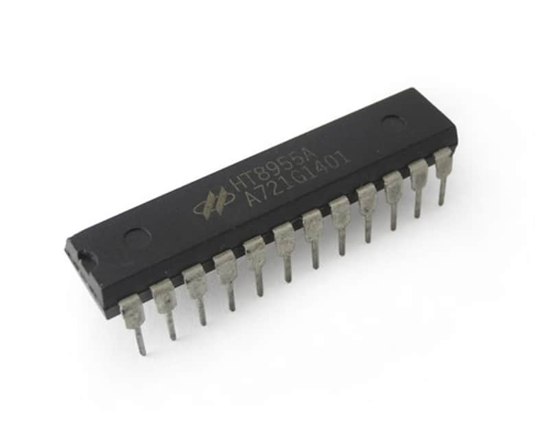 Holtek HT8955A Echo Chip for Phonic Taxidermist DIP-24 VoiceEcho image 1