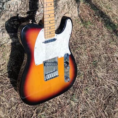 Fender American Standard Telecaster with Maple Fretboard 1998 3 Color Sunburst image 2