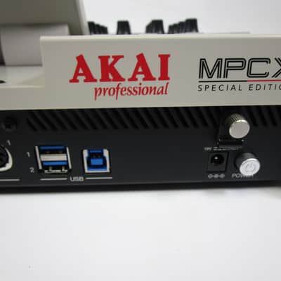 Immagine Akai MPCX Special Edition Standalone Sampler / Sequencer & Cover - 10
