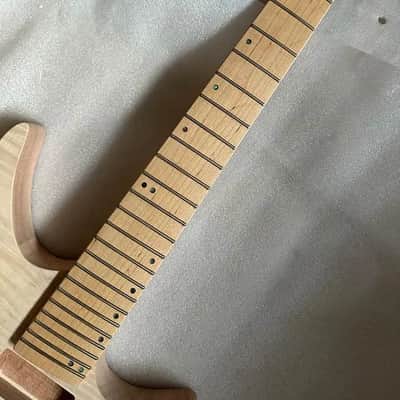Tiger Maple Top 7 String Headless Guitar Mahogany Body with Maple Neck image 3