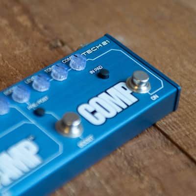 Tech 21 Bass Fly Rig Multi-Effect 2010s - Blue image 4