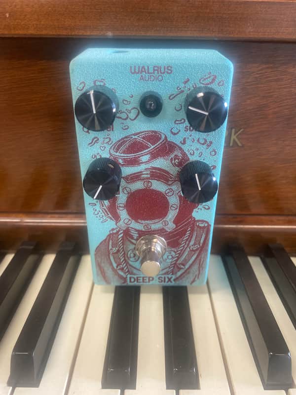 Walrus Audio Deep Six Compressor V1 2012 - 2018 - Blue / Red Diver image 1