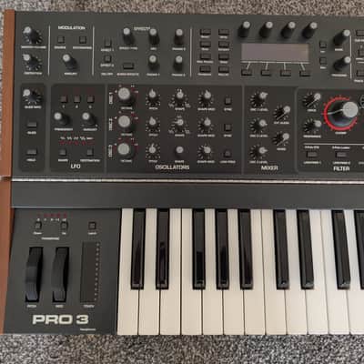 Sequential Pro 3 SE 37-Key 3-Voice Monophonic / Paraphonic Synthesizer 2020 - Present - Black with Wood Sides image 2