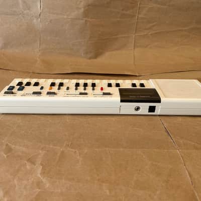 Casio VL-1 Casio VL-1 VL-Tone 29-Key Synthesizer Keyboard 1979-84 Excellent Condition! with Carrying Pouch and Users Manual imagen 15