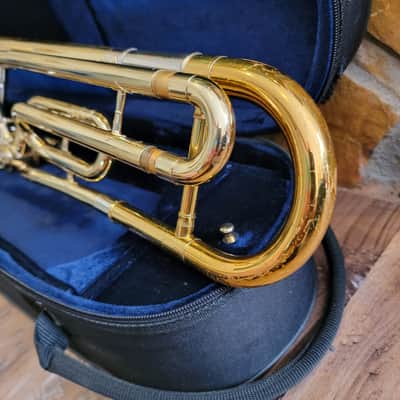 King Cleveland 605 F Trigger Trombone Gold Brass With Mouth Piece And Case image 8