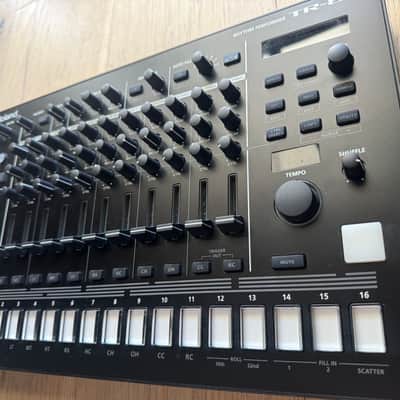Roland TR-8S AIRA Rhythm Performer with Sample Playback 2018 - Present - Black
