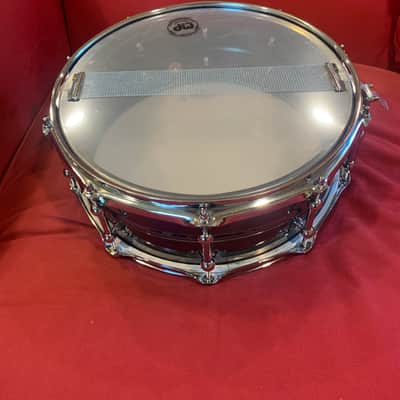 Ludwig LU6514C Universal Brass 5.5x14" Snare Drum with Triple Flange Hoops 2022 - Present - Black Nickel over Brass with Chrome Hardware image 8