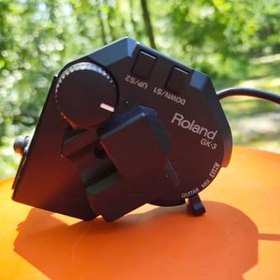 Roland GR-09 guitar synth + GK-3 divided pickup image 9