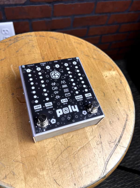 Poly Josh Smith Flat V Dual-Channel Gain Pedal EFFECTS image 1