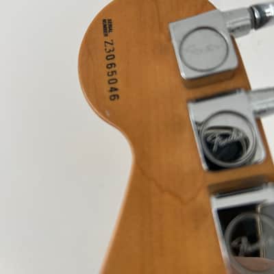 Fender Highway one Stratocaster with maple Fretboard 2003 - Sapphire Blue Transparent image 8