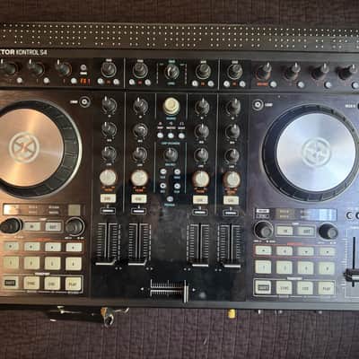 Immagine Native Instruments Traktor Kontrol S4 2010s - Black - 1