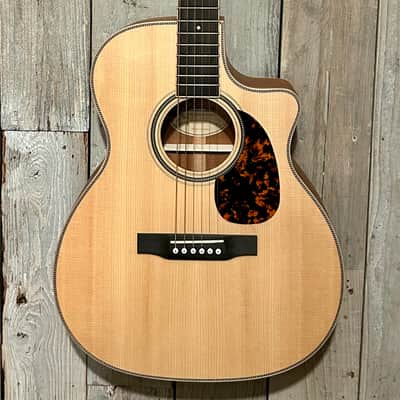Pristine Larrivee OMV-40 Cutaway Spruce Top, Mahogany Back & Sides, OHSC, Includes Pro Setup & Ships Fast ! image 2