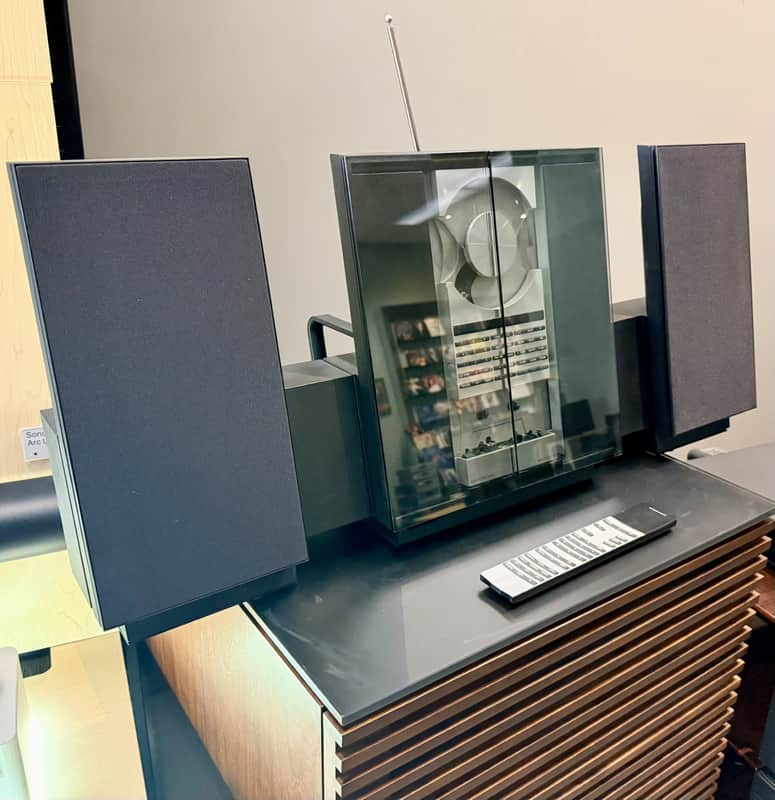 Bang & Olufsen BeoSystem 2500 with Remote - Black