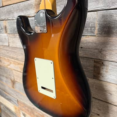 Fender American Deluxe Stratocaster with Maple Fretboard 2011 - 2015 - 3-Color Sunburst image 5